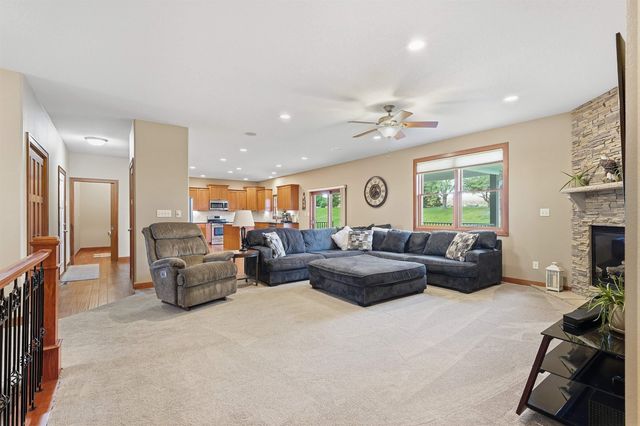 4319 Wynnewood Drive, Cedar Falls, IA 50613
