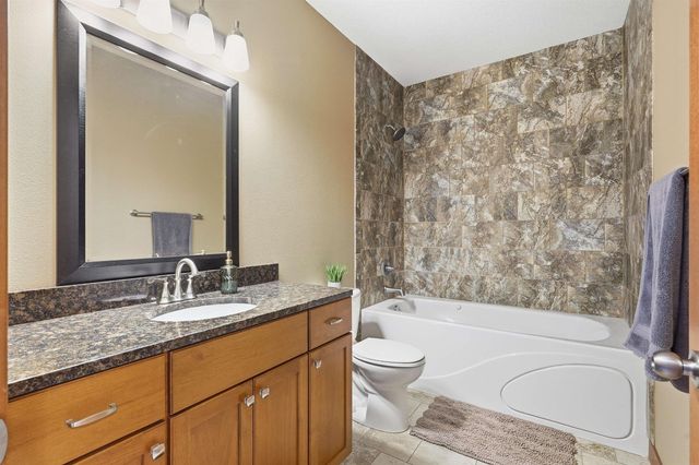 4319 Wynnewood Drive, Cedar Falls, IA 50613
