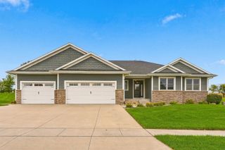 4319 Wynnewood Drive, Cedar Falls, IA 50613