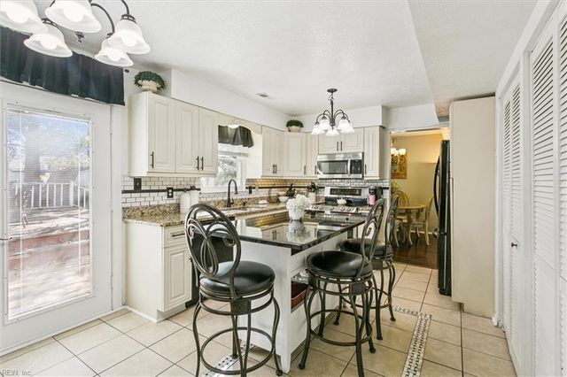 1423 Caldwell DR, Hampton, VA 23666