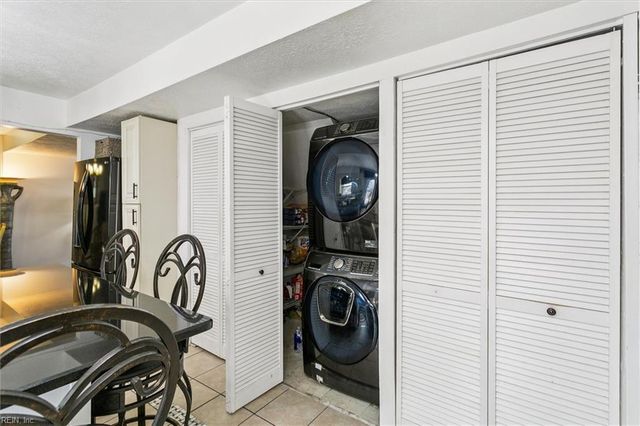 1423 Caldwell DR, Hampton, VA 23666