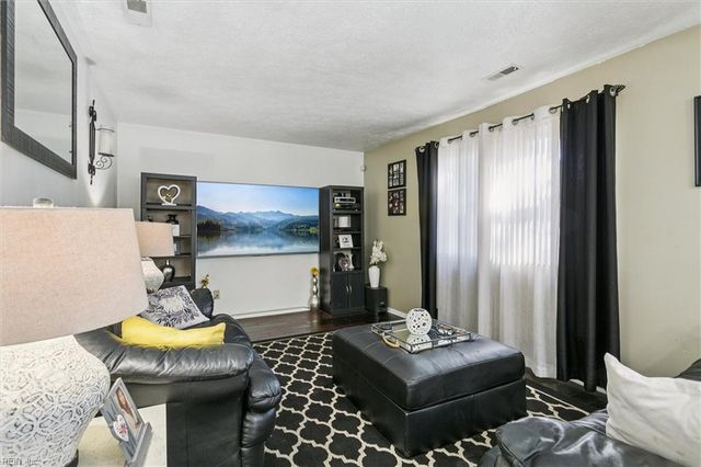 1423 Caldwell DR, Hampton, VA 23666
