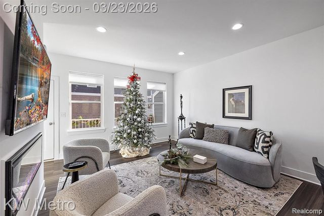 5931 Stella, Troy, MI 48085