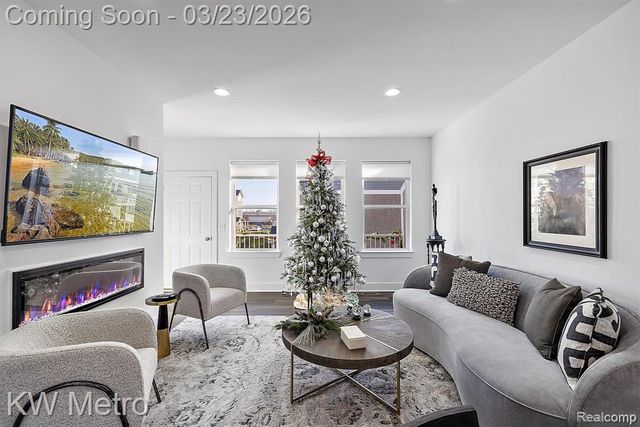 5931 Stella, Troy, MI 48085