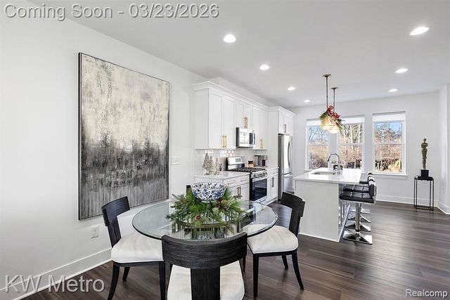 5931 Stella, Troy, MI 48085