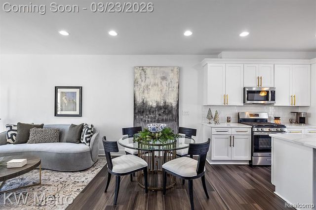 5931 Stella, Troy, MI 48085