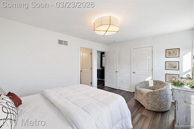 5931 Stella, Troy, MI 48085