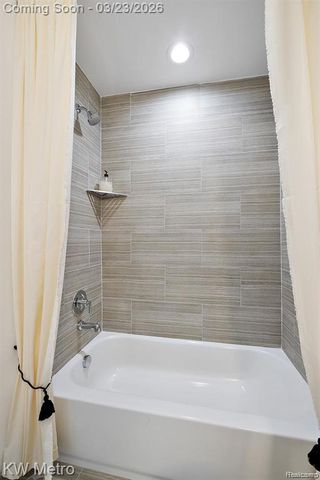 5931 Stella, Troy, MI 48085