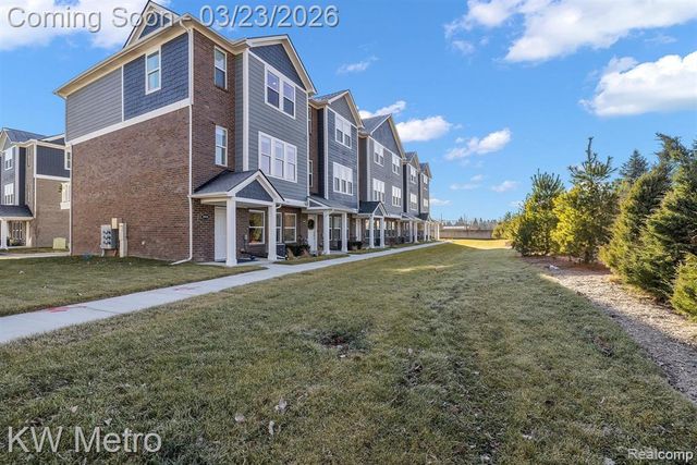 5931 Stella, Troy, MI 48085