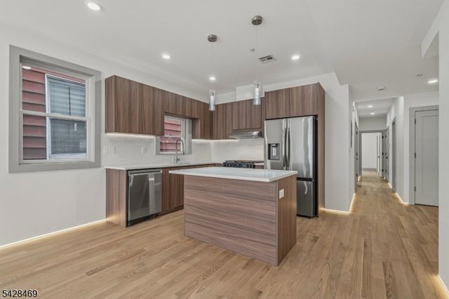 161 Woodlawn Ave 1, Jersey City, NJ 07305
