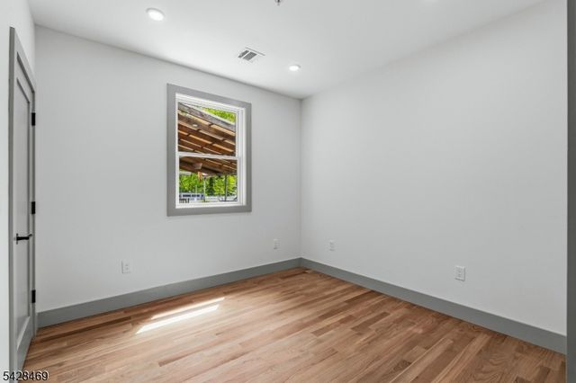 161 Woodlawn Ave 1, Jersey City, NJ 07305