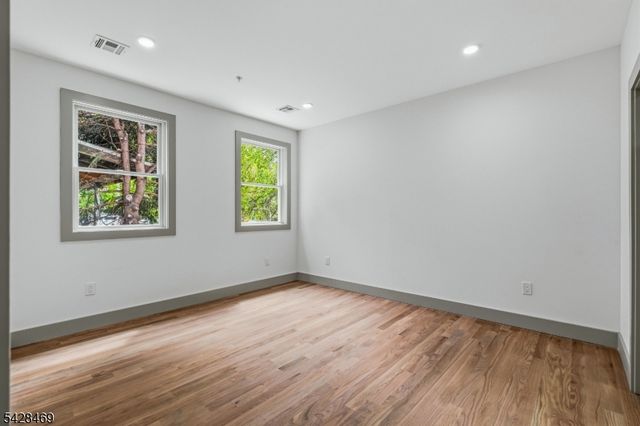 161 Woodlawn Ave 1, Jersey City, NJ 07305