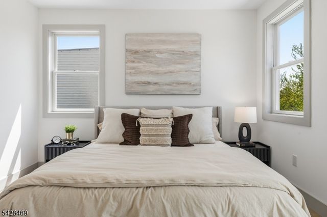 161 Woodlawn Ave 1, Jersey City, NJ 07305