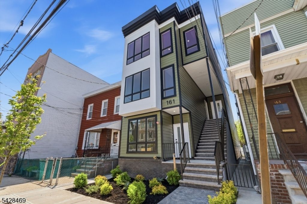 161 Woodlawn Ave 1, Jersey City, NJ 07305