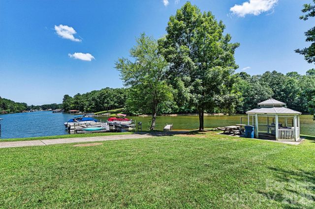 6212 Hayden Drive, Hickory, NC 28601