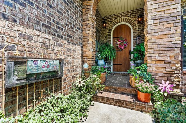 6212 Hayden Drive, Hickory, NC 28601