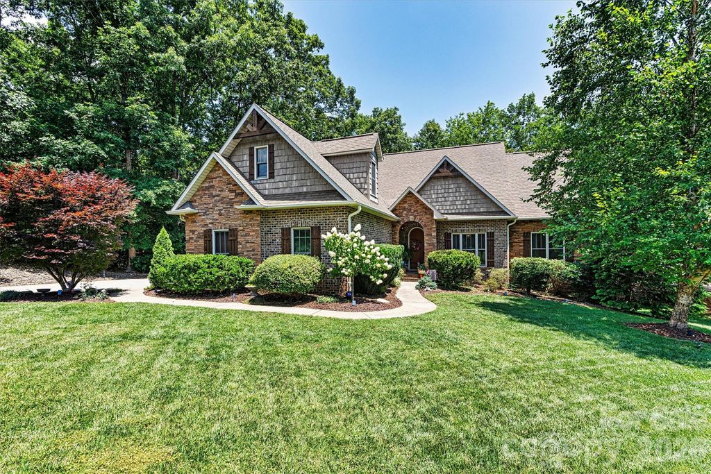 6212 Hayden Drive, Hickory, NC 28601