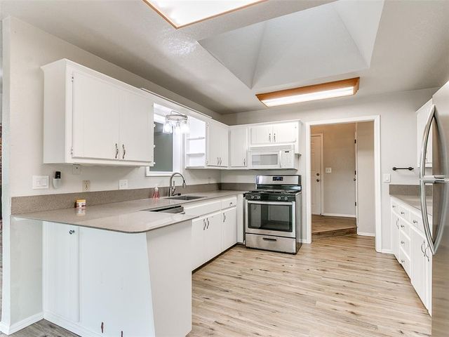 501 SE 34th Street, Moore, OK 73160