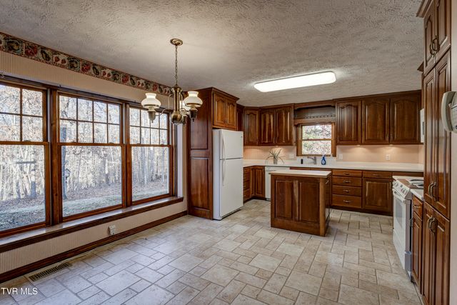 150 Miller Crossing, Jonesborough, TN 37659