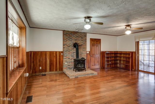 150 Miller Crossing, Jonesborough, TN 37659