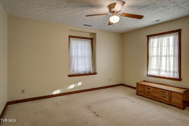 150 Miller Crossing, Jonesborough, TN 37659