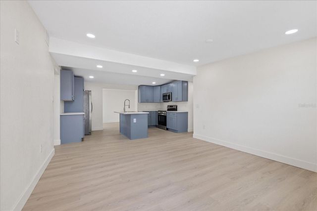 4104 W MONTGOMERY TERRACE, Tampa, FL 33616