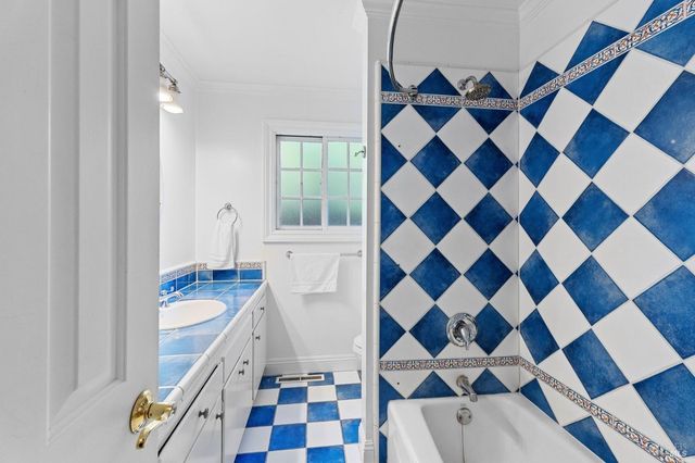 1040 Valley View St, St. Helena, CA 94574