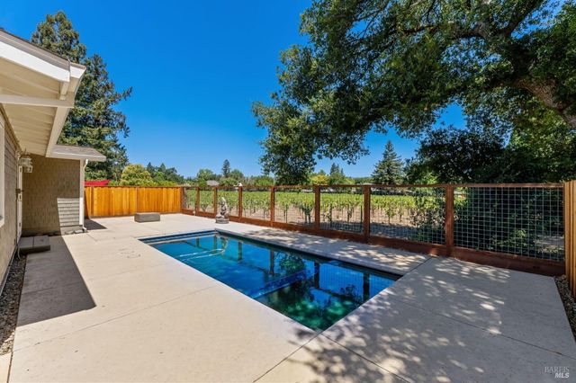 1040 Valley View St, St. Helena, CA 94574
