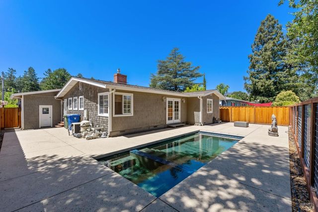 1040 Valley View St, St. Helena, CA 94574