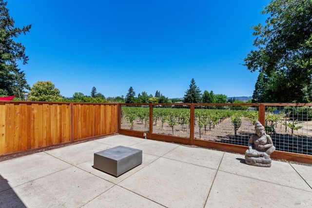 1040 Valley View St, St. Helena, CA 94574