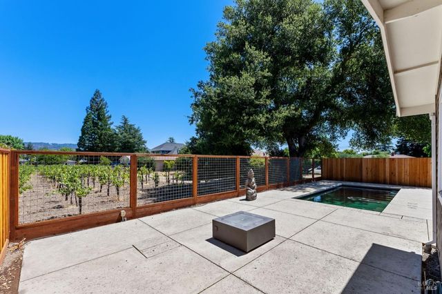 1040 Valley View St, St. Helena, CA 94574