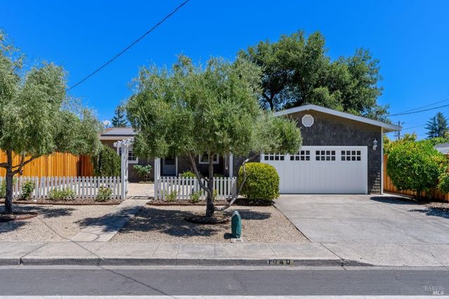 1040 Valley View St, St. Helena, CA 94574