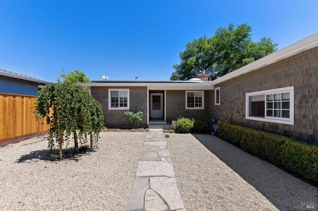 1040 Valley View St, St. Helena, CA 94574