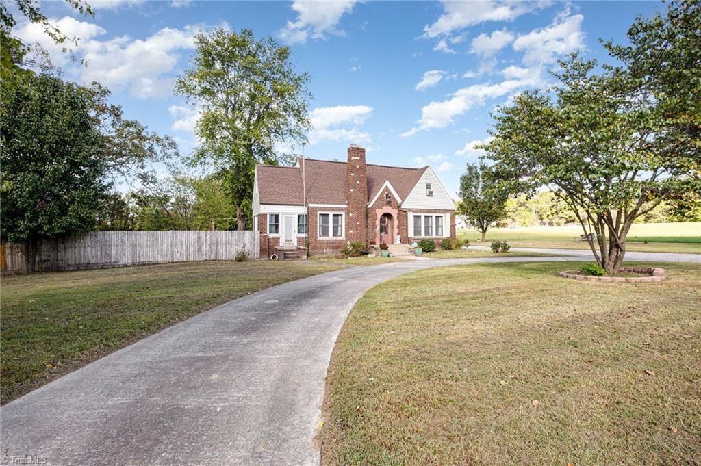 827 Shell Road, Thomasville, NC 27360