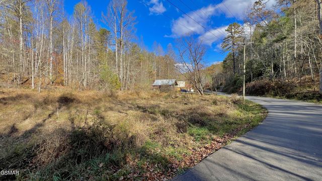 76 Grassy Branch Loop, Sevierville, TN 37876