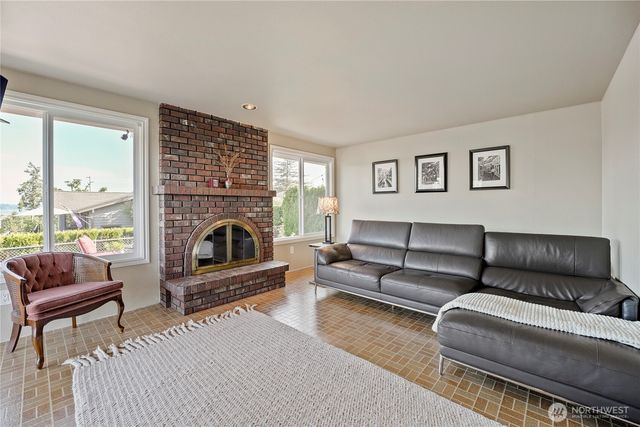 1112 N 38th Street, Renton, WA 98056