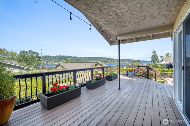 1112 N 38th Street, Renton, WA 98056