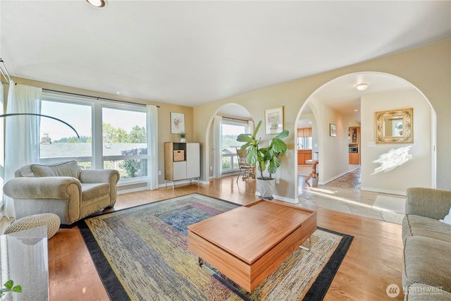 1112 N 38th Street, Renton, WA 98056