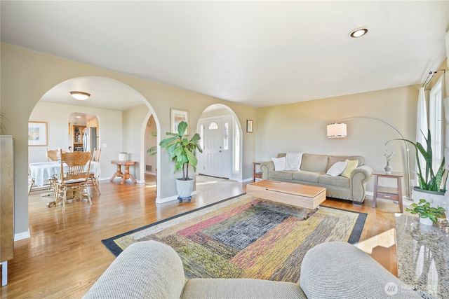 1112 N 38th Street, Renton, WA 98056