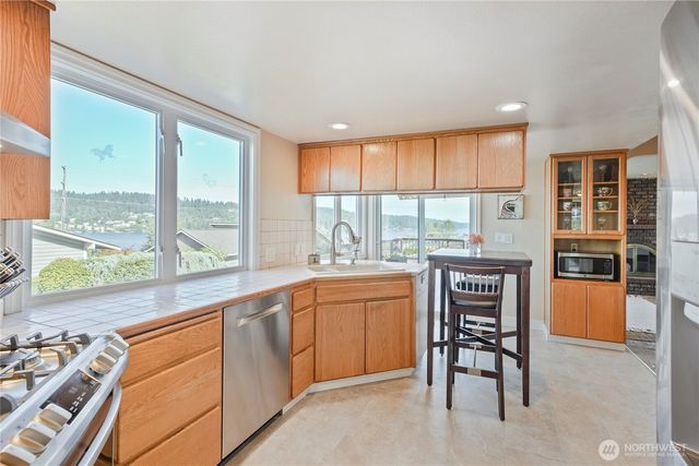 1112 N 38th Street, Renton, WA 98056