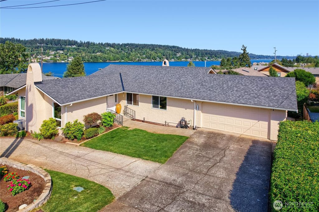 1112 N 38th Street, Renton, WA 98056