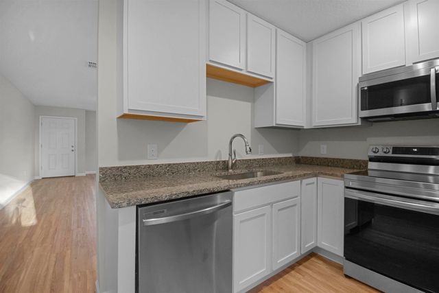 475 S Woodlawn St, St Augustine, FL 32084