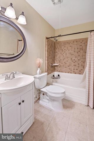 606 MEADOW WOODS LN, Lawrence Township, NJ 08648