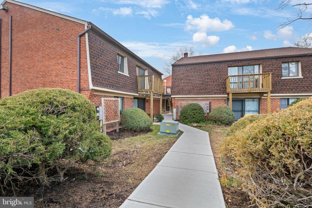 606 MEADOW WOODS LN, Lawrence Township, NJ 08648