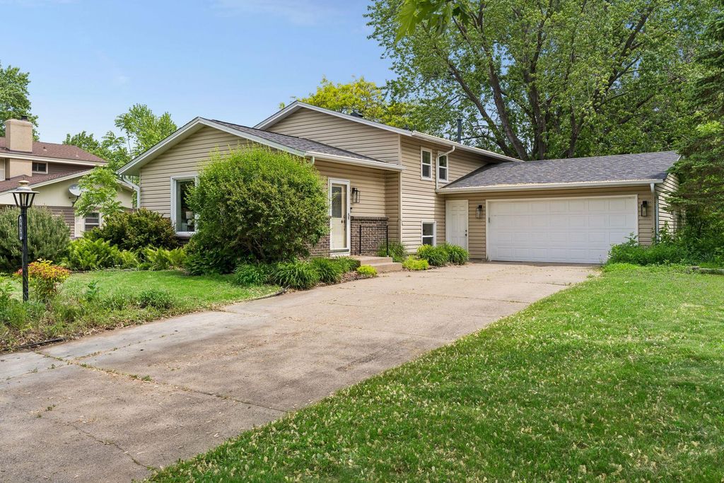 3630 Quaker Lane N, Plymouth, MN 55441