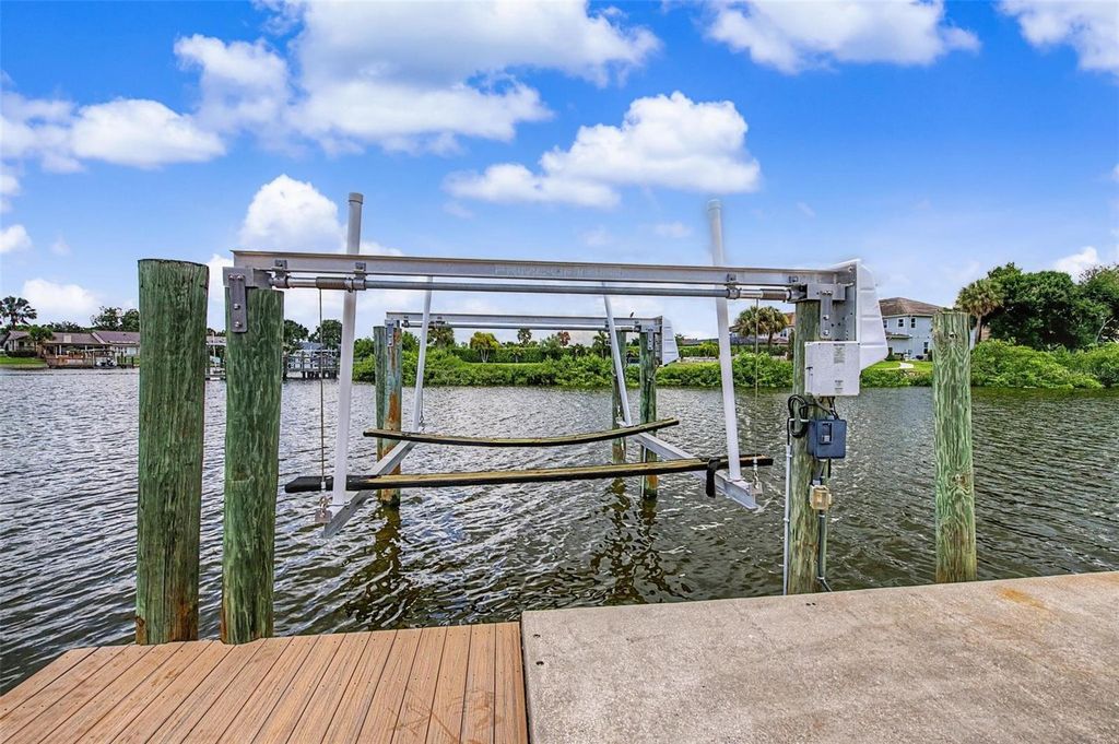 Image 12 of property listing at 7011 PELICAN ISLAND DRIVE, Tampa, FL 33634