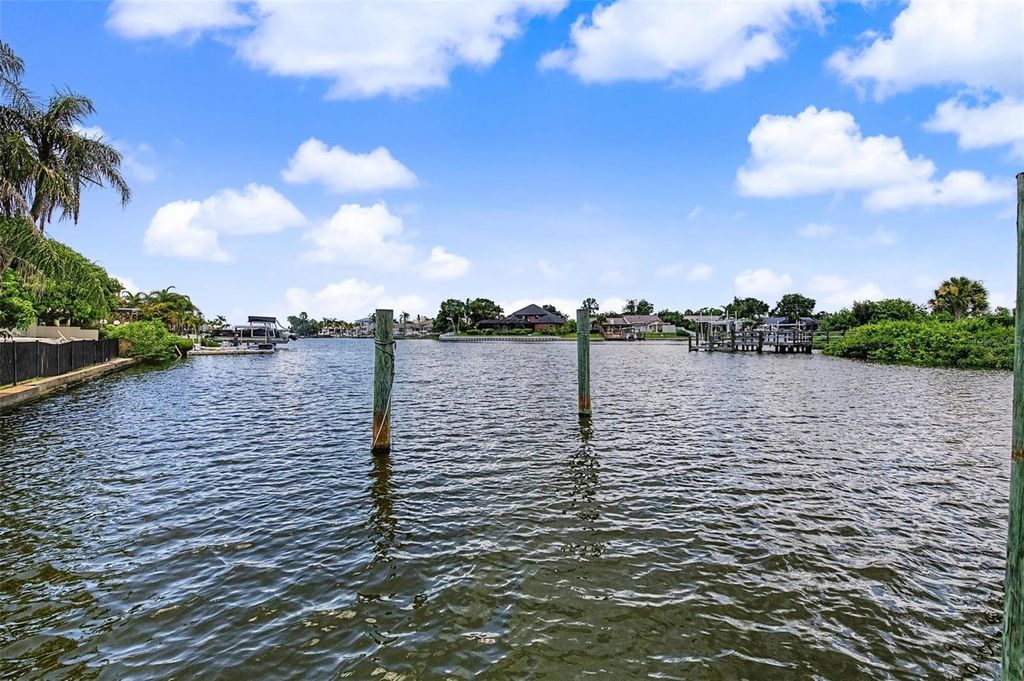 Image 14 of property listing at 7011 PELICAN ISLAND DRIVE, Tampa, FL 33634
