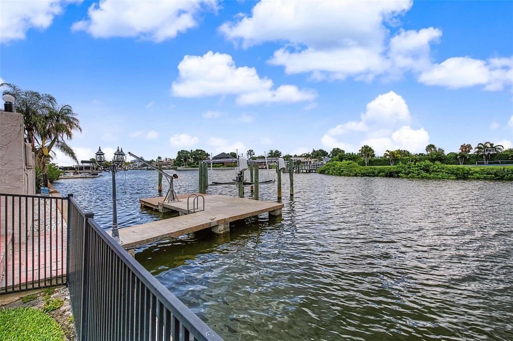 Image 18 of property listing at 7011 PELICAN ISLAND DRIVE, Tampa, FL 33634