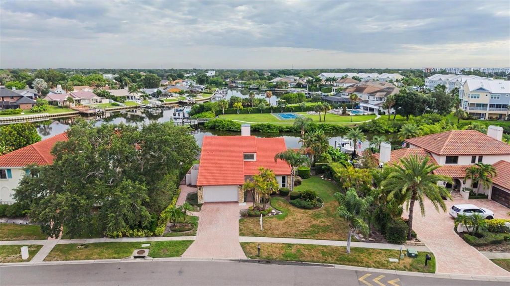 Image 3 of property listing at 7011 PELICAN ISLAND DRIVE, Tampa, FL 33634