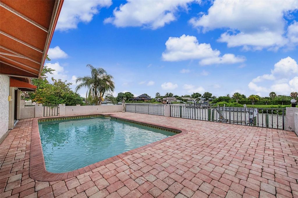 Image 21 of property listing at 7011 PELICAN ISLAND DRIVE, Tampa, FL 33634